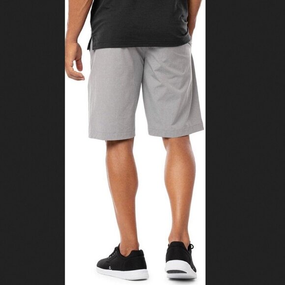Travis Mathew Mens 10.5" Beck Golf Shorts Size 42 Light Grey Performance NEW NWT - Picture 2 of 3